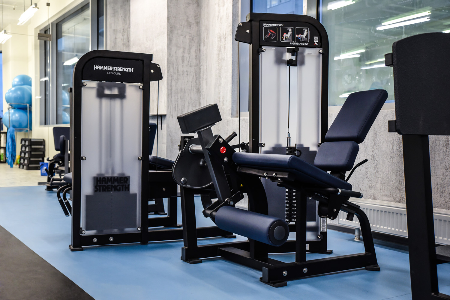 Hammer strength store gym equipment